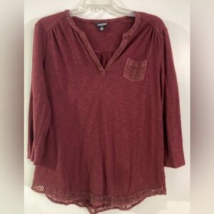 Lucky Brand 3/4 sleeve V-neck top in XL, maroon colored, EUC